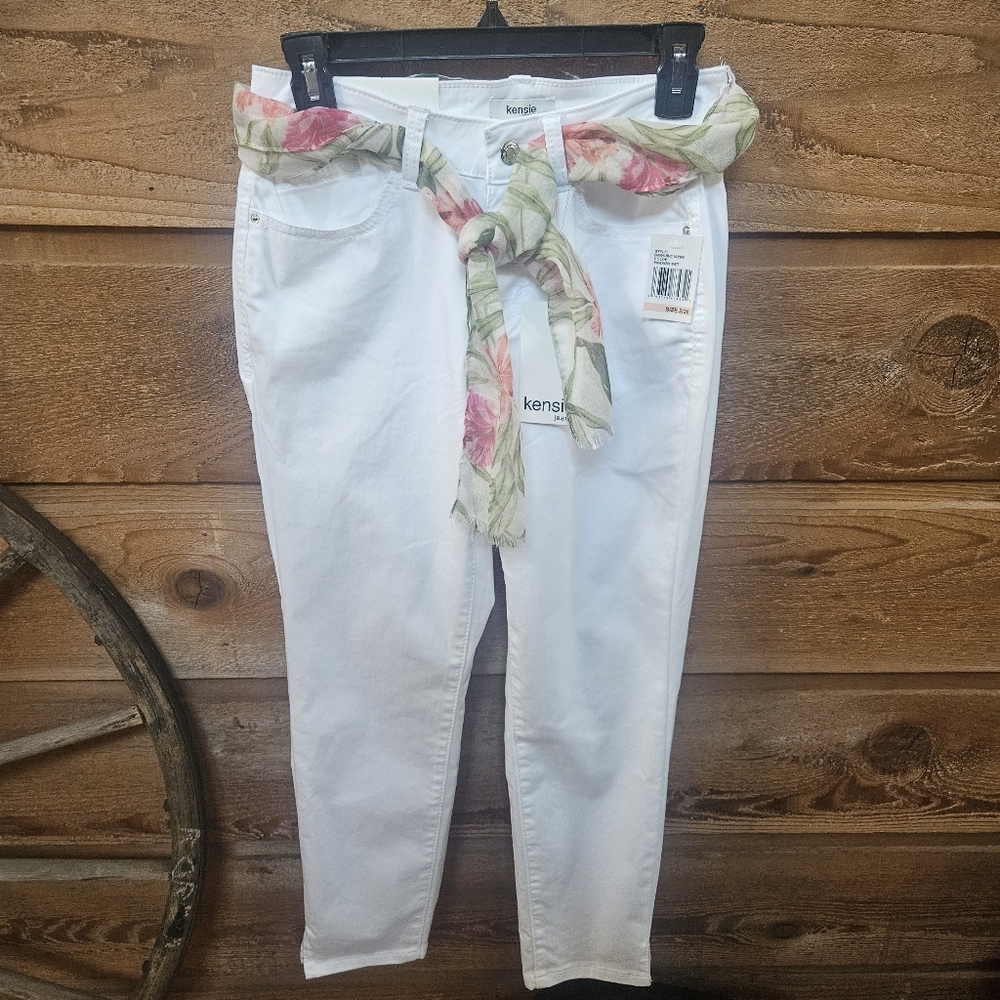 Kensie White Ankle Jeans with Floral Belt